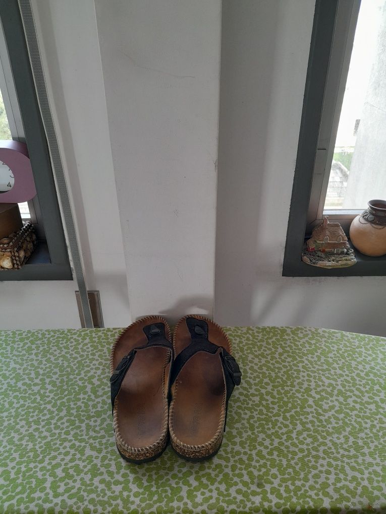 Vendo Chinelos de Senhora muito bonitos como novos