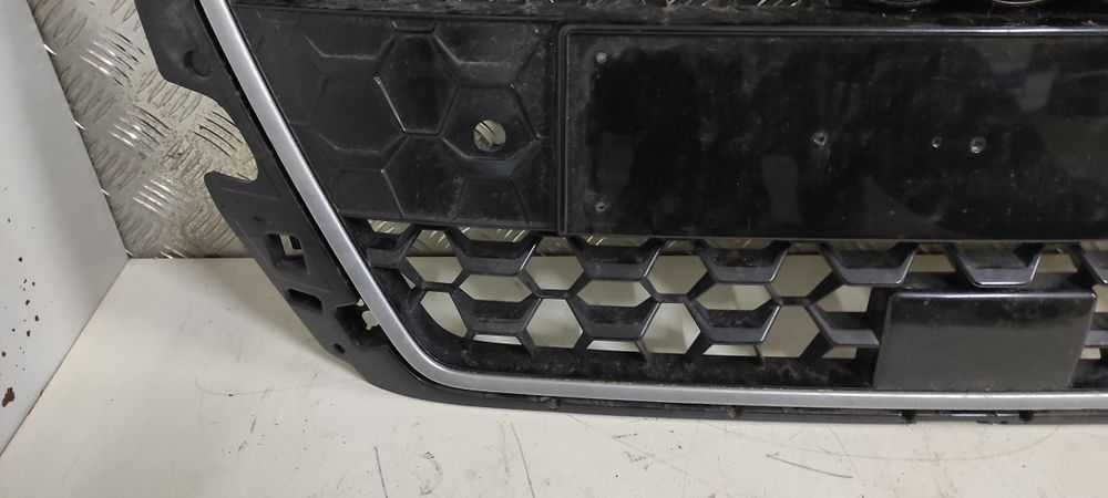 Grill atrapa zderzaka przedniego Audi A1 S1 2018- 82A