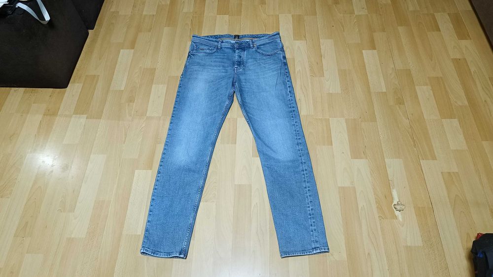 Męskie spodnie jeansowe HUGO BOSS TABER BC-C r.L stan bardzo dobry