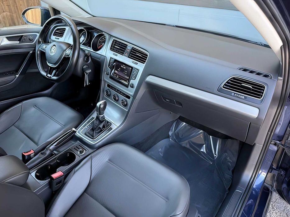 Volkswagen Golf      2015