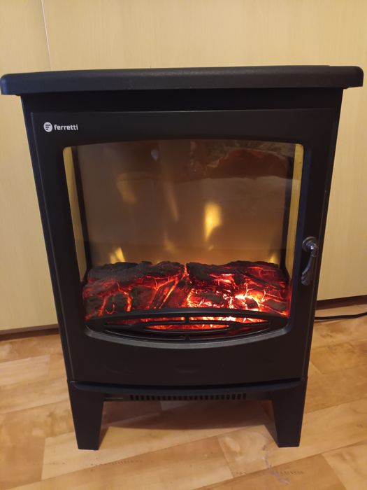 Kominek elektryczny z grzaniem firmy Ferretti- super okazja na zimę!
