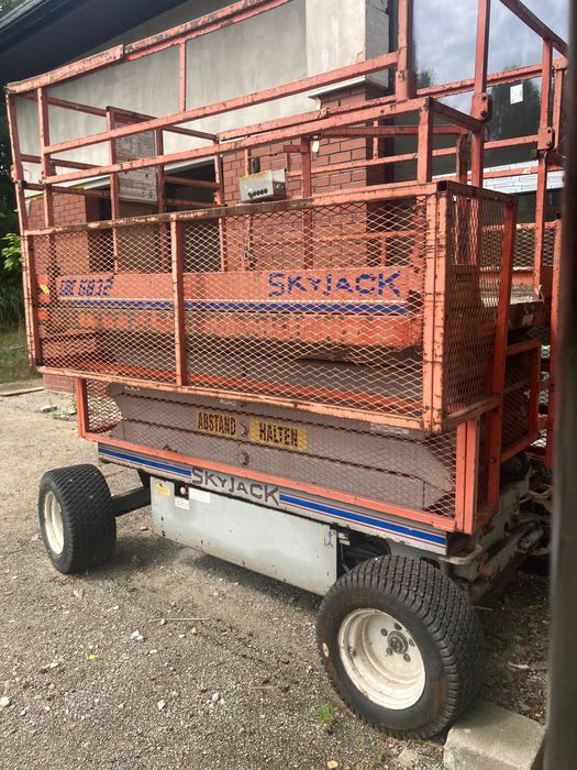 Podnośnik nożycowy SkyJack 24V nowe baterie