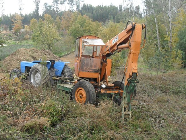 Reboque grua/rectro para acoplar atrás do tractor