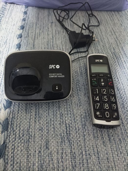 Telefone com teclas grandes.