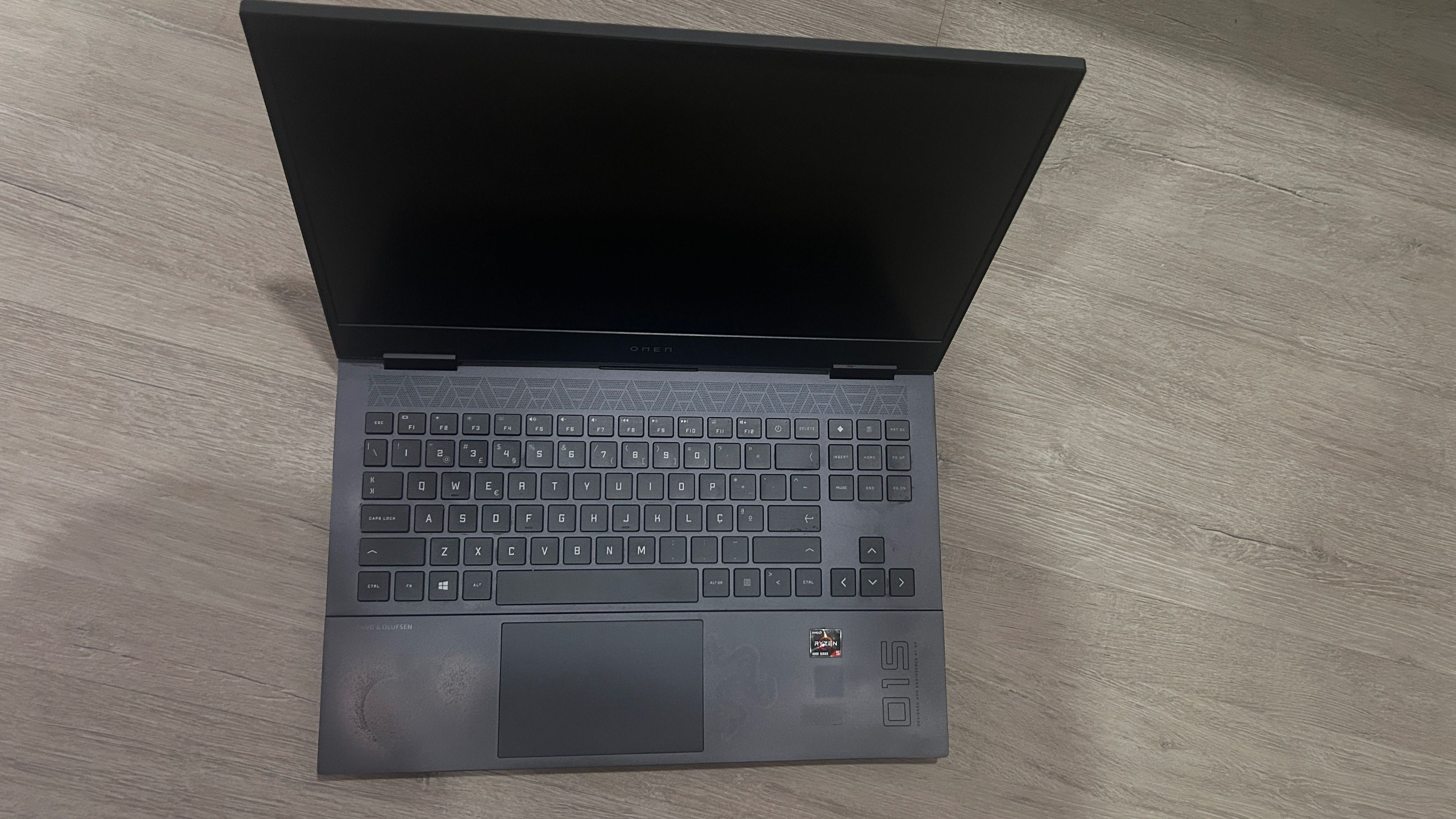 HP Omen D15 Portátil