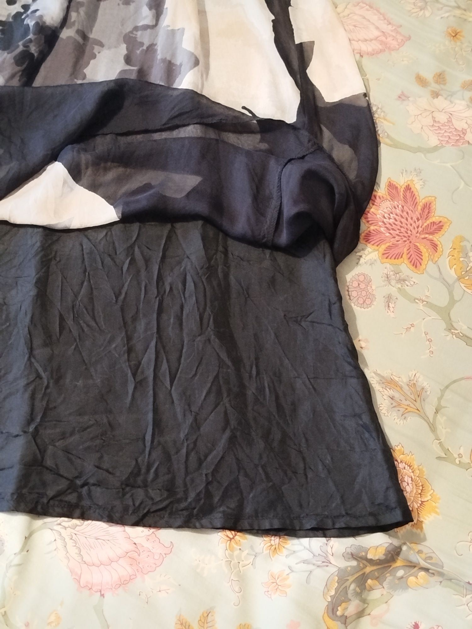 Czarna sukienka z kwiatem  przed kolano jedwabna 100 % Zara 38 M