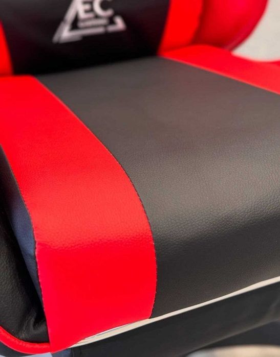 Геймерське крісло EC Gaming з підставкою для ніг