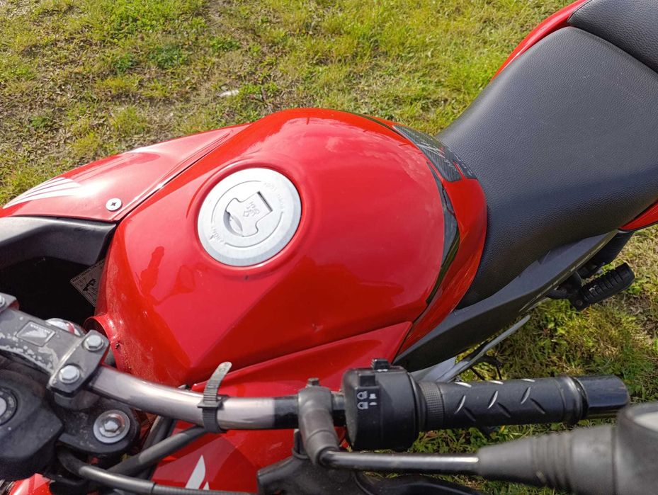 Honda CBF 125 czerwony
