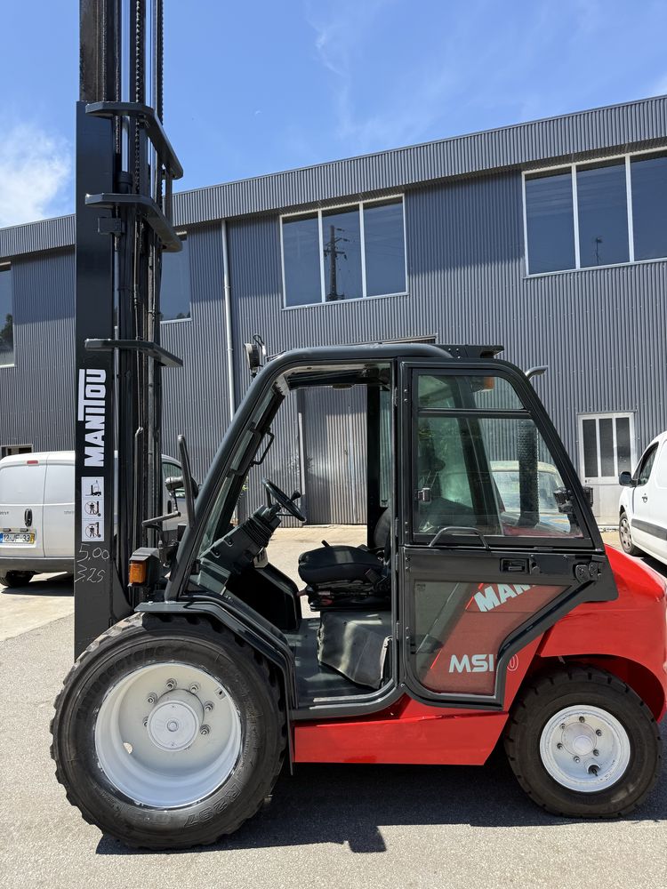 Manitou MSI 30 de 3000 kgrs cabinado