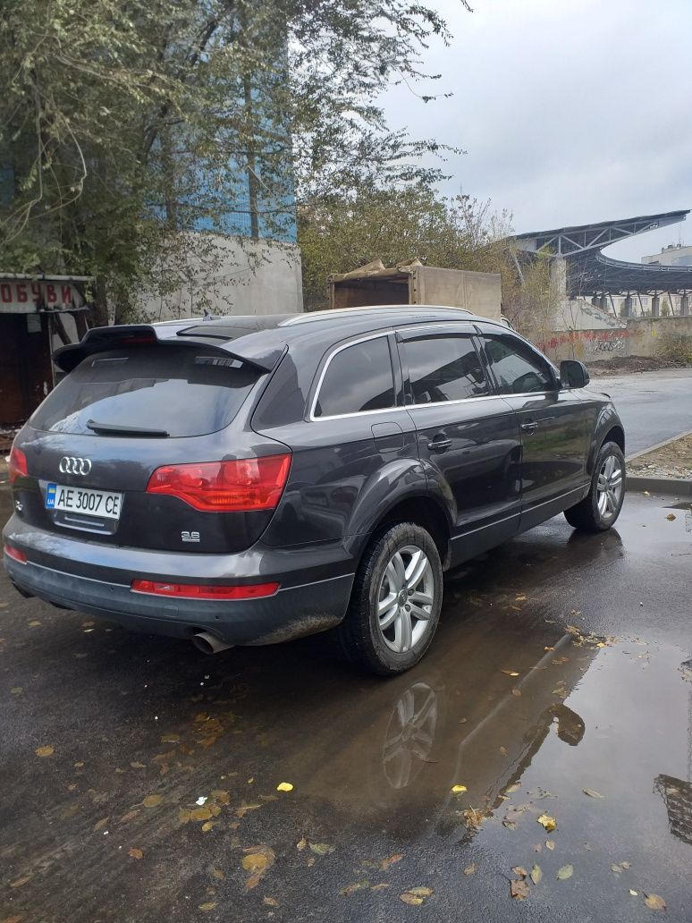 Продам audi q 7  не пневмо