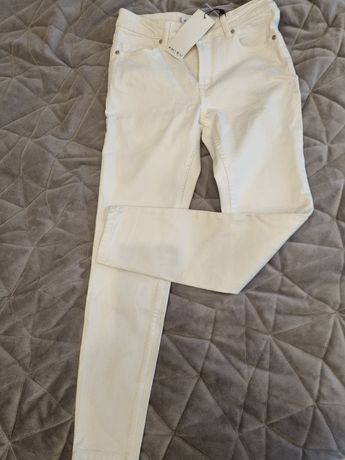Białe spodnie jeansowe nowe 36