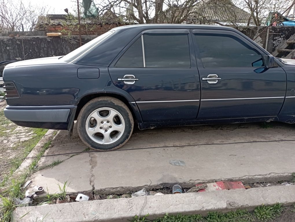 Продам мерседес w 124