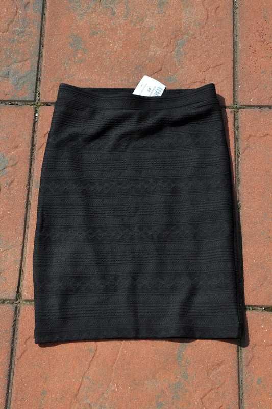 Reserved r 34 XS czarna spódniczka ołówkowa ze wzorem