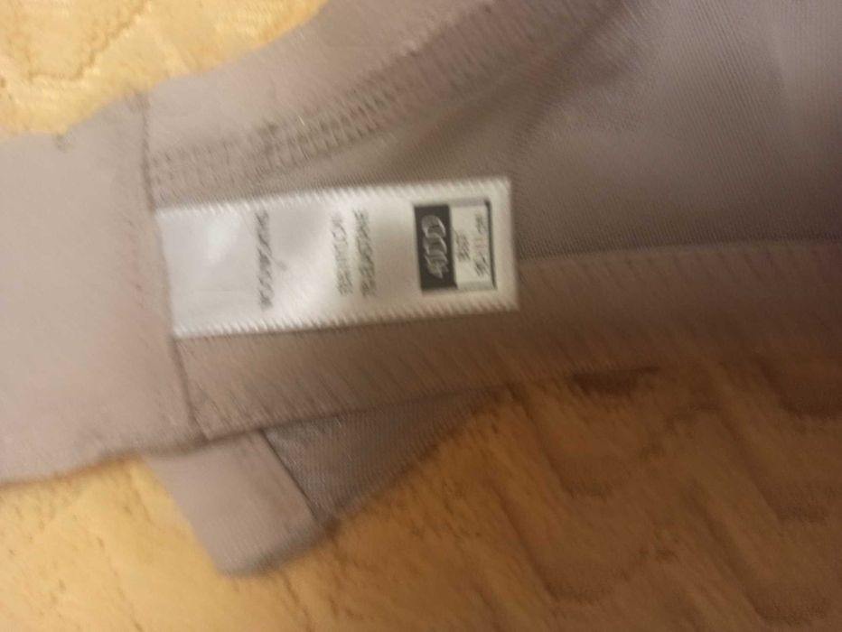 Бюстгальтери 85E, 85G, 40DD/90E