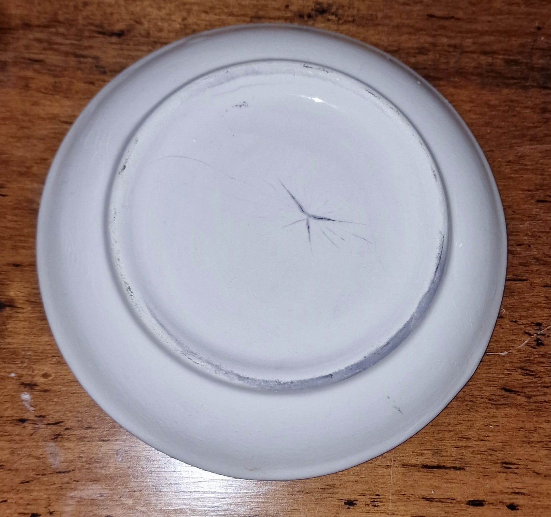 Prato Antigo em Cerâmica Pintado à mão em tons Azuis