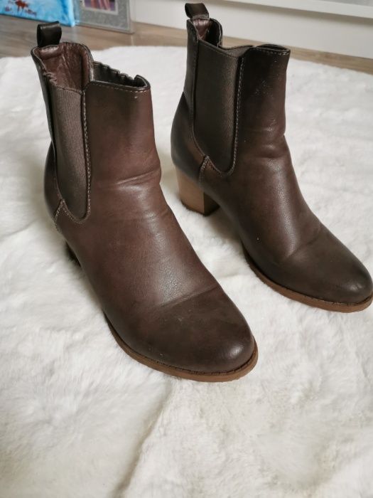 Botki z niskim obcasem