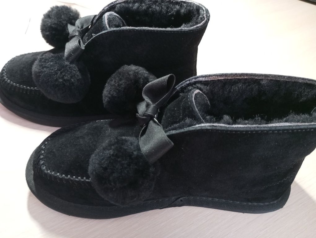 Демісезонні замшеві лофери UGG