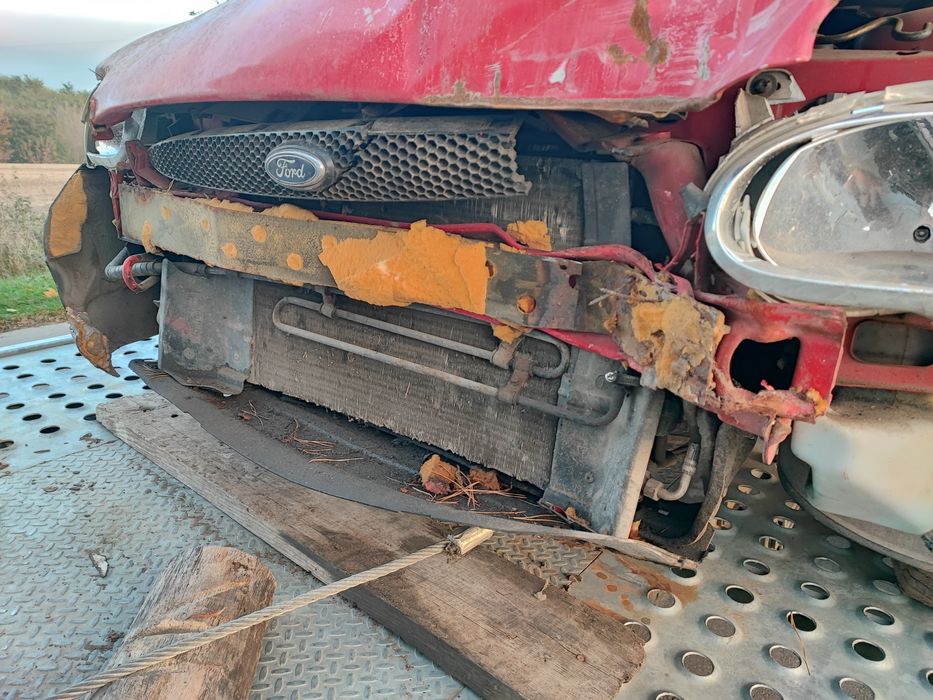 Форд ескорт 1.4бензин після дтп