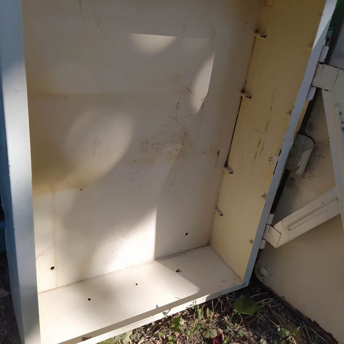 Железный шкаф ,с зеркалом винтаж