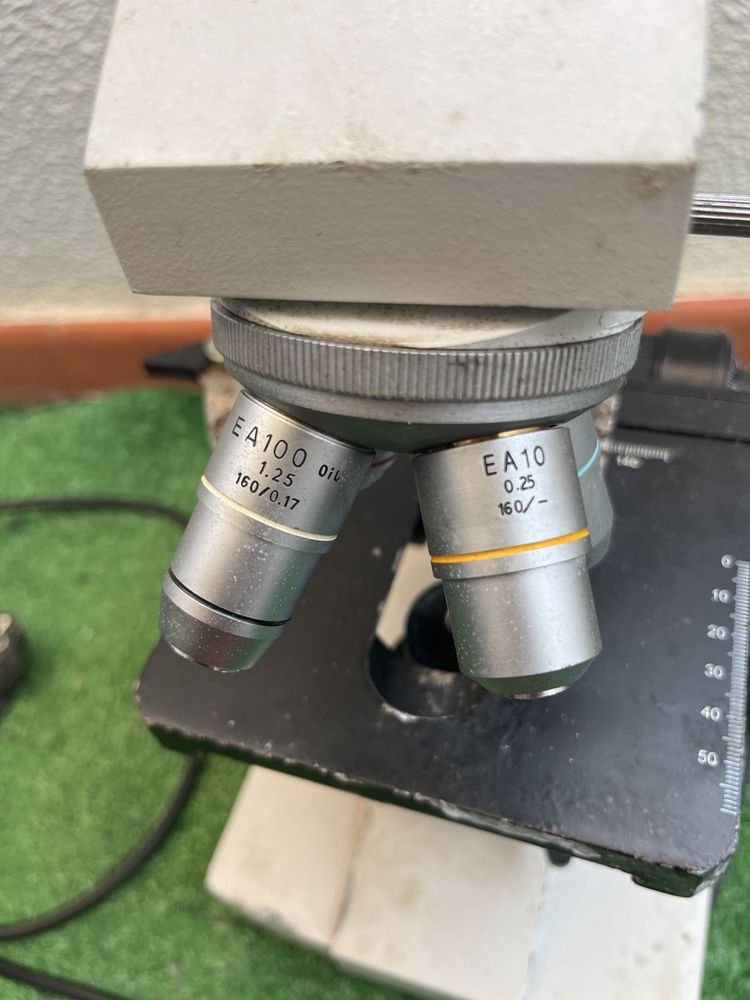 Microscópio antigo