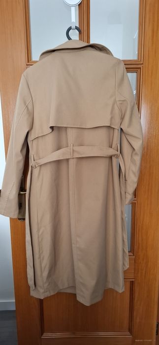 Vendo gabardina quase nova, usei-a uma vez