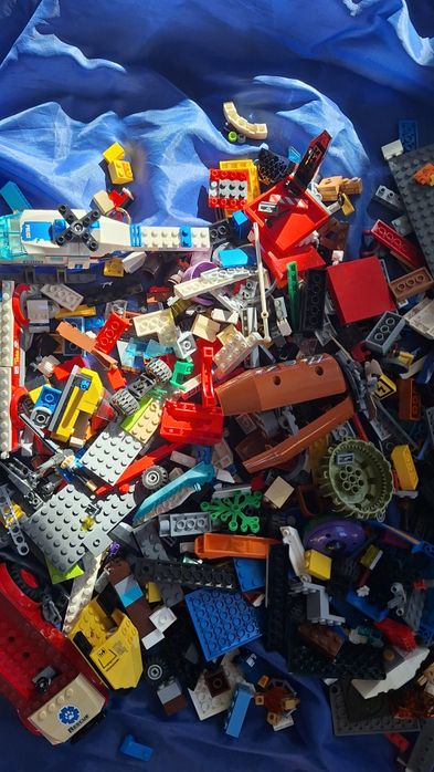 Lego 4 kg dla chłopca plus 8 figurek