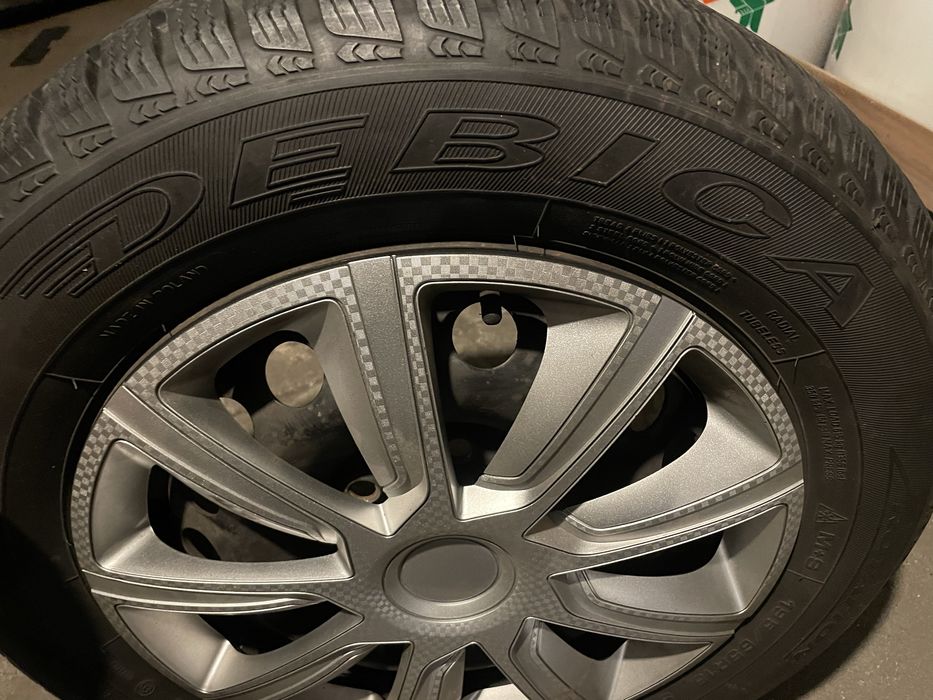 Opony zimowe z felgami 4 sztuki