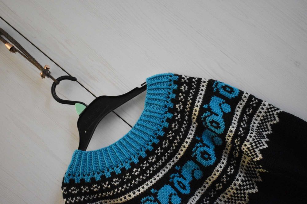 Sweterek wełniany 110 116 wełna ciepły handmade traktory sweter zimowy