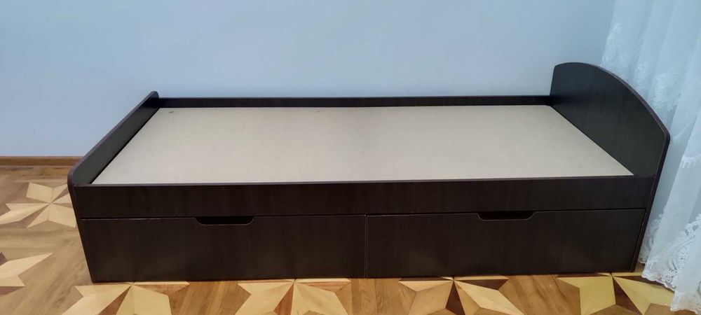 Одно спальне ліжко