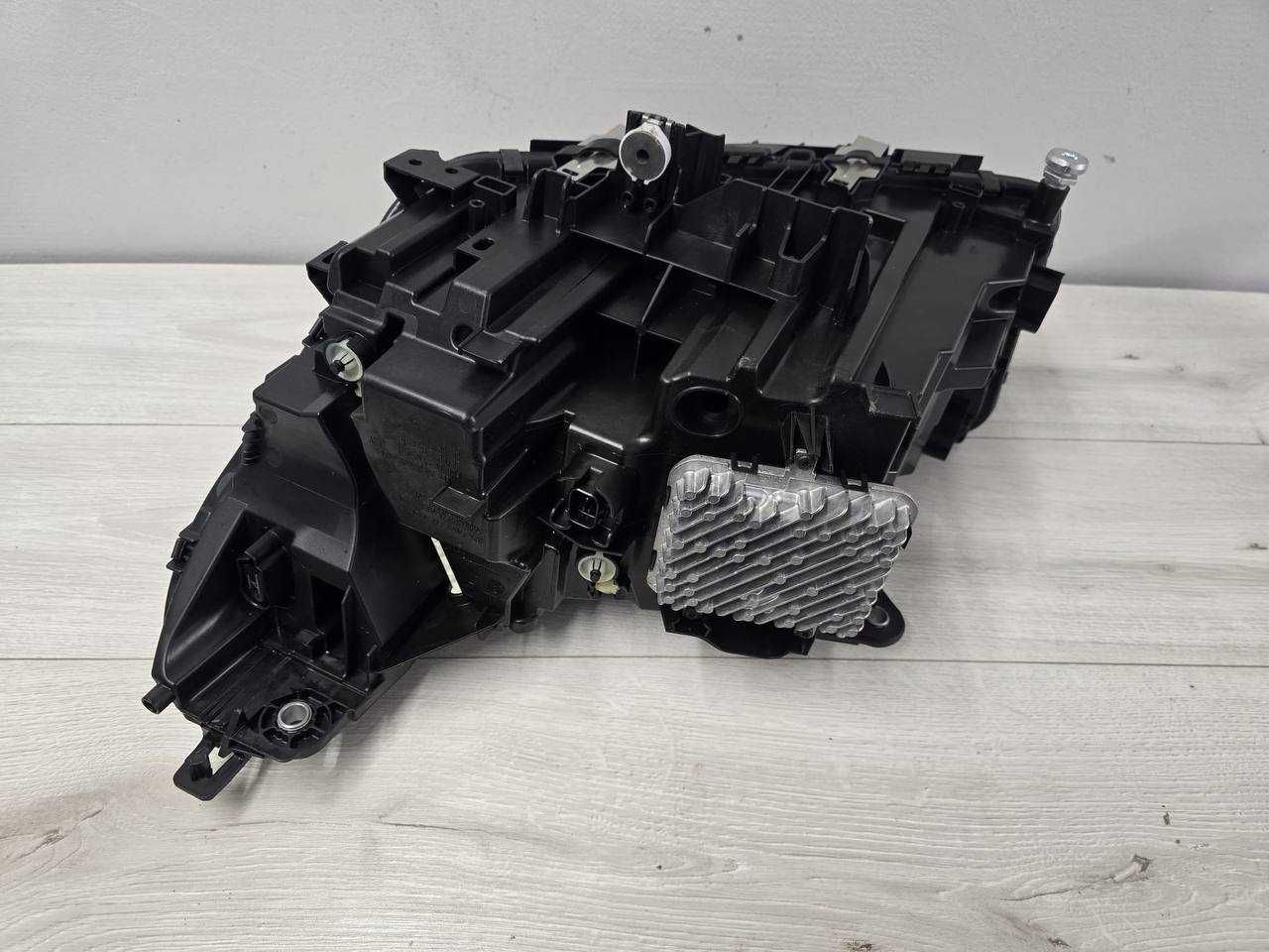 Права фара BMW 5 g60 adaptive led USA США нова