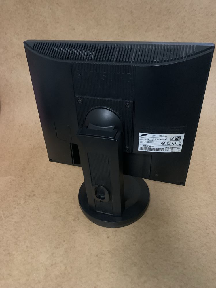 Монитор Samsung SyncMaster 713n