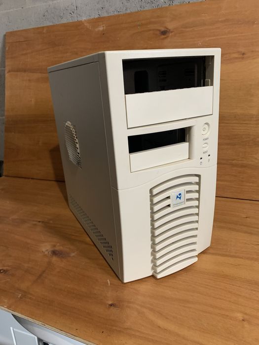 Корпус компьютера с платами