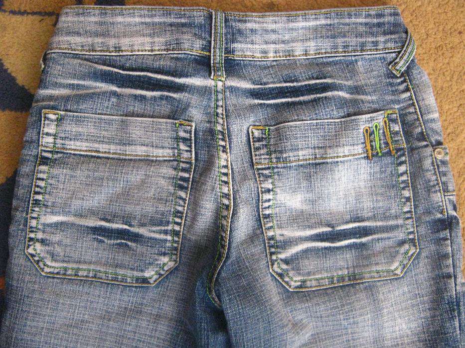Продам джинсы на девочку подростка