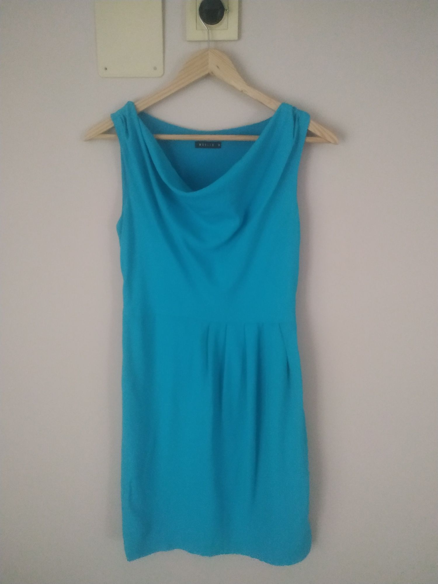 niebieska sukienka krótki rękaw uniwersalna mohito rozmiar 34 pasek
