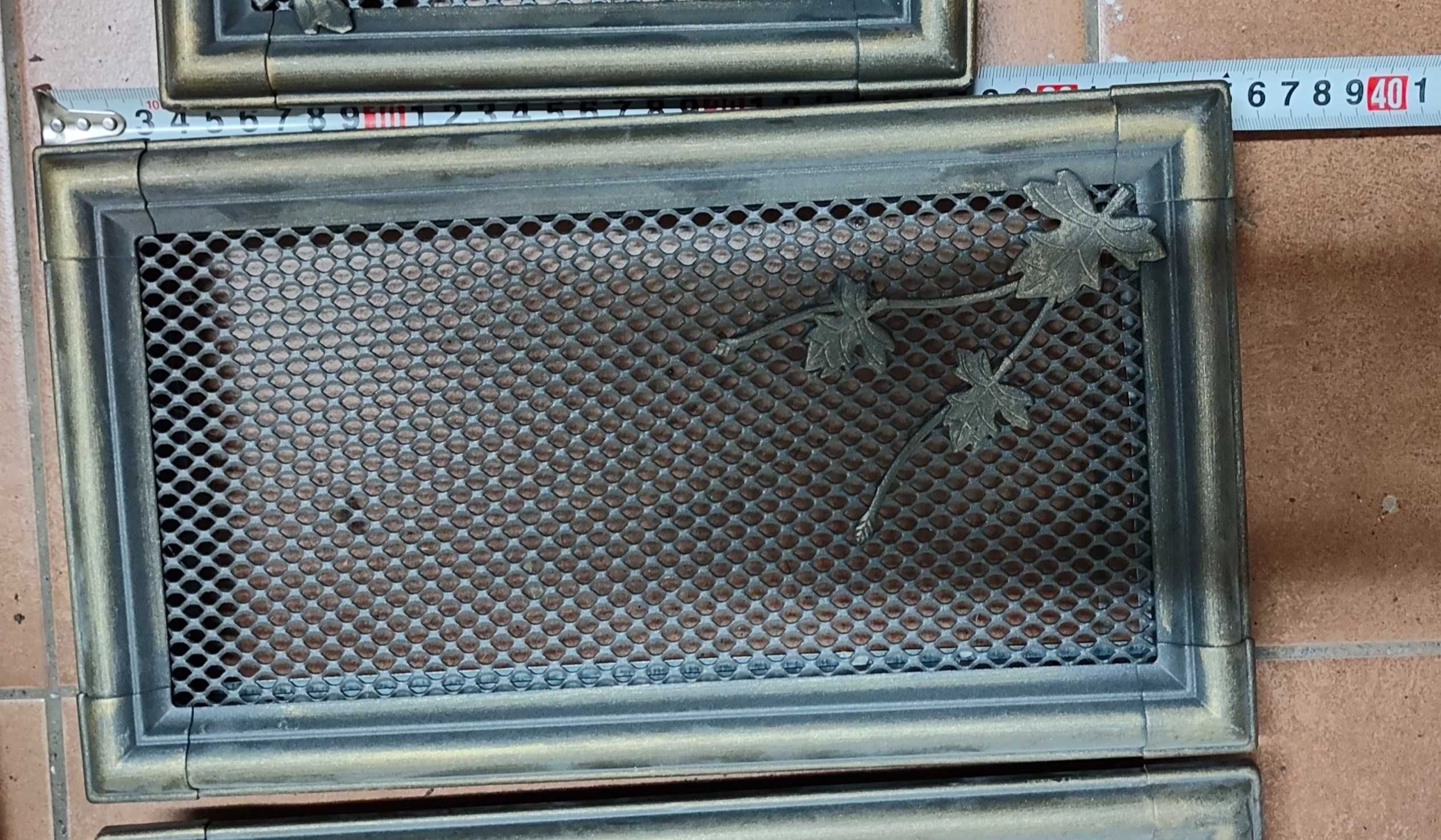 Kratka ozdobna metalowa do kominka