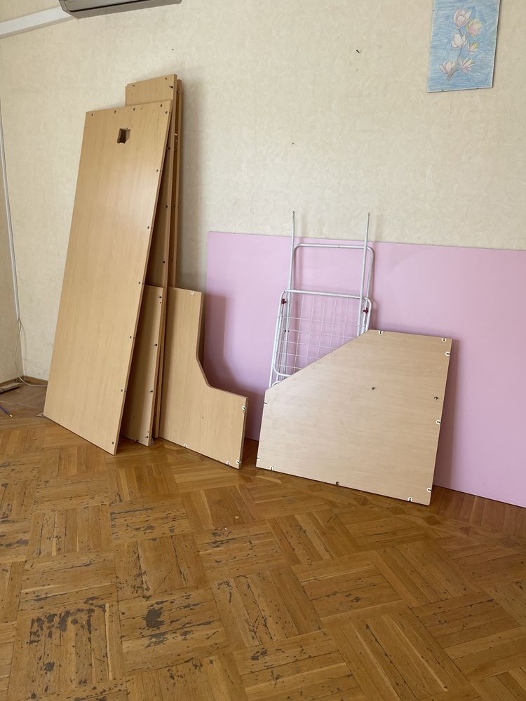 Віддаю безкоштовно диван та посудомийку. Самовивіз Київ
