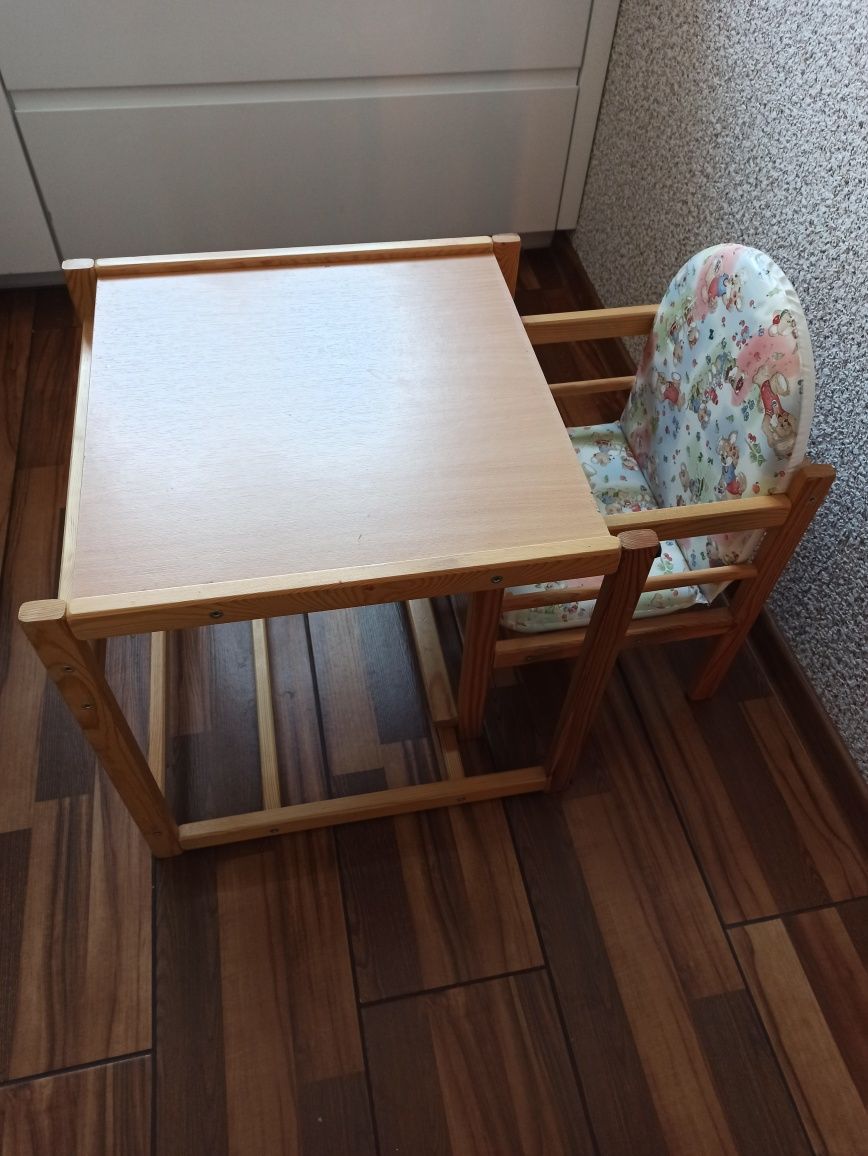 Krzesełko ze stolikiem bez blatu