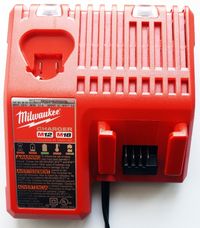 Універсальний зарядний пристрій Milwaukee Multi-Voltage Charger