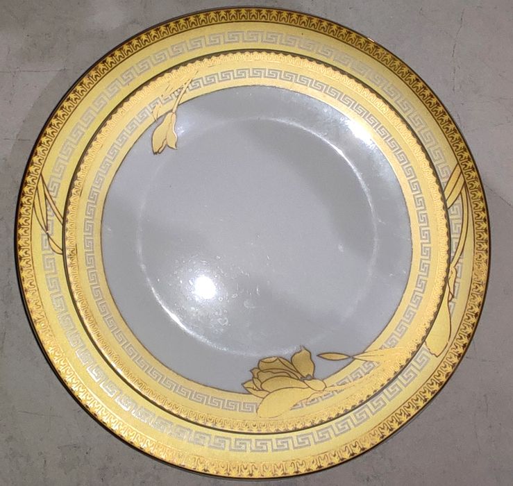 Набір посуду Veroni із золотою каймою в грецькому стилі