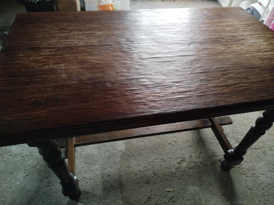 2 Estratos de cama solteiro e mesa  de 6 lugares