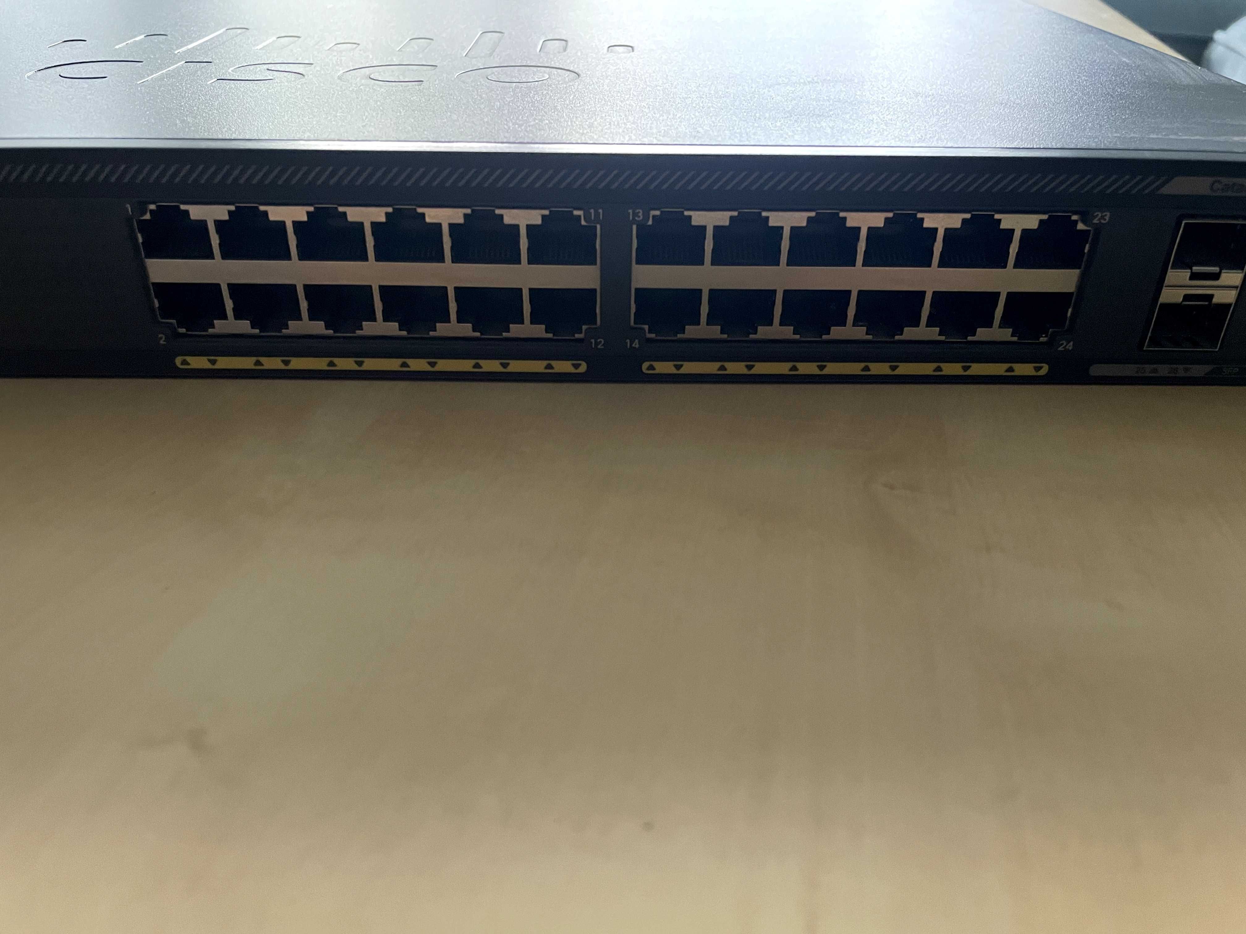 Switch Cisco Catalyst WS-2960X-24PS-L + uszy + adapter na wentylatory