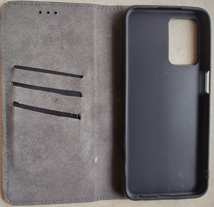 Etui do smartfonów Realme.