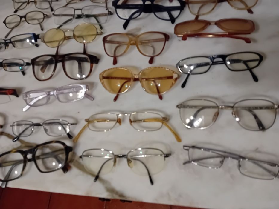 Conjunto de 30 Óculos de Leitura Diversos