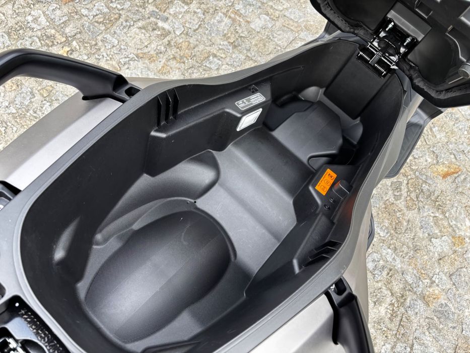 Sprzedam nowy skuter FORT 4.0 poj.350  z pełnym ubezpieczeniem na rok