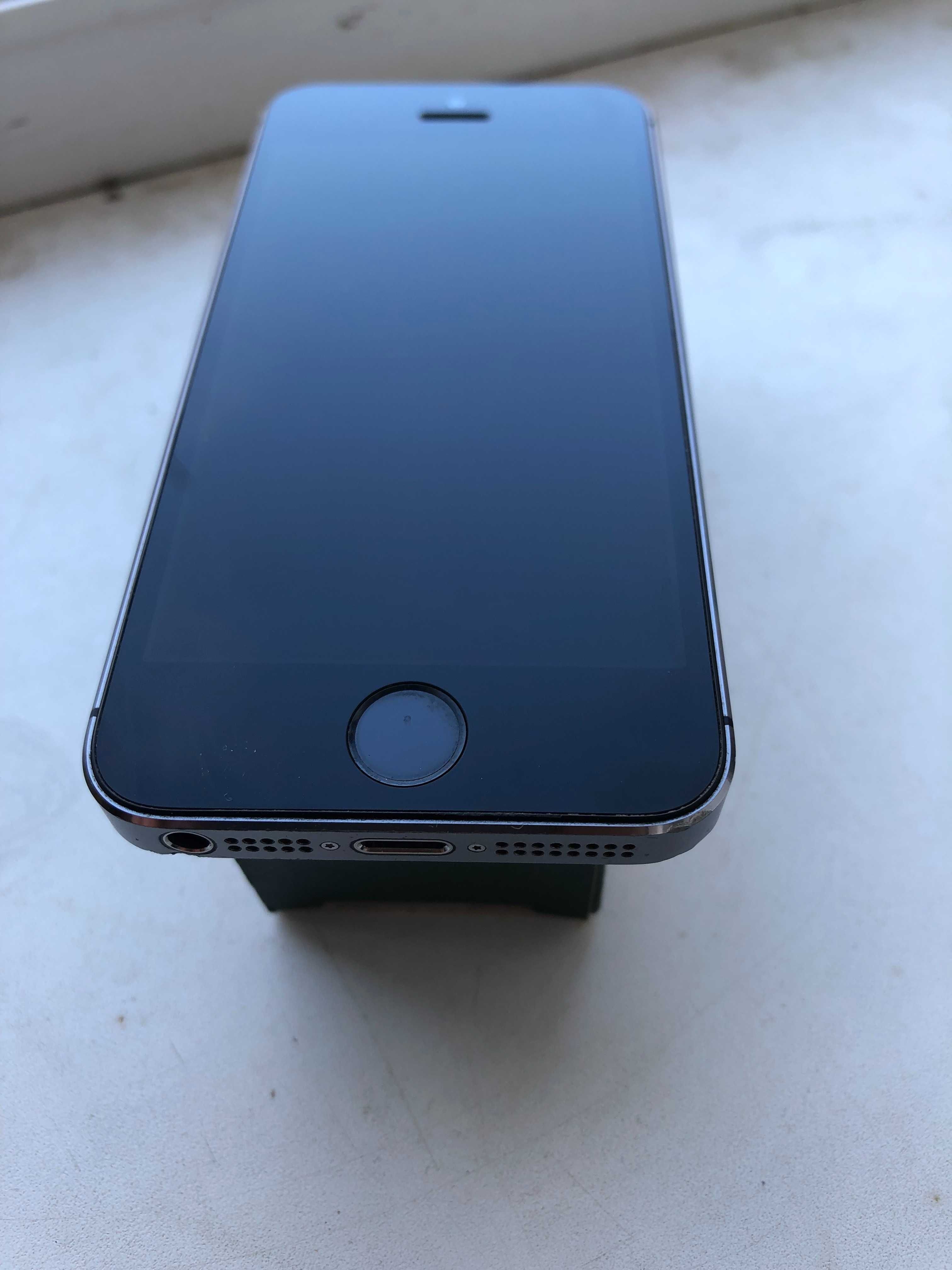 Apple iPhone 5 s 16GB отличное состояние