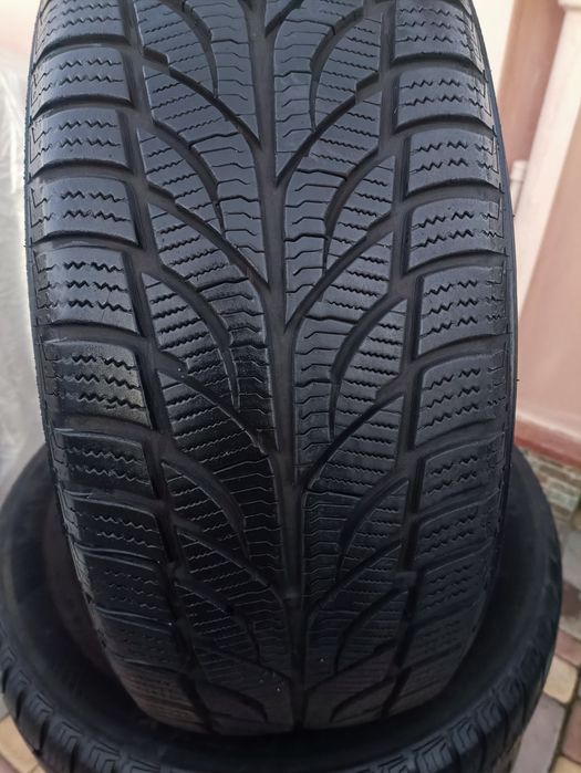 Комплект зимових шин 215/55 R17 XL
