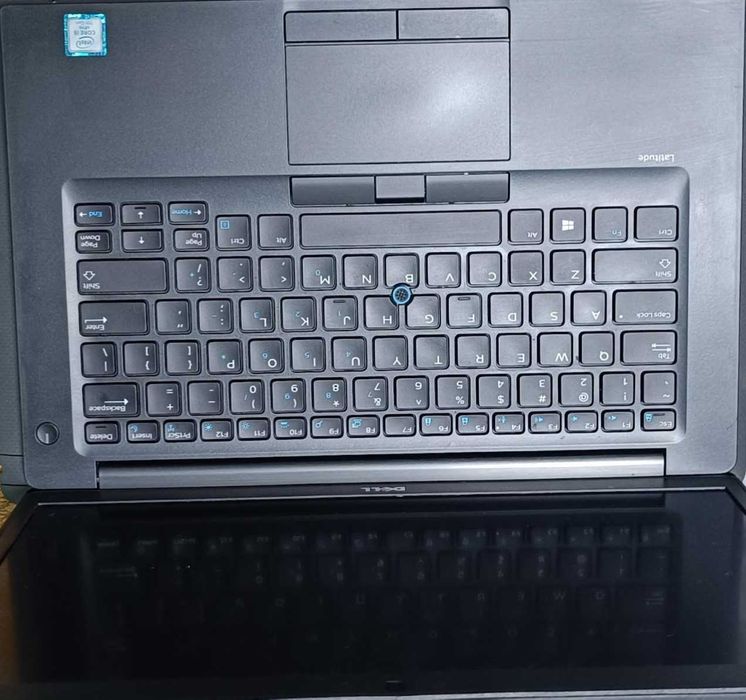 Фирменный ноутбук Dell 7480 i5 7300 . все работает. читайте описание
