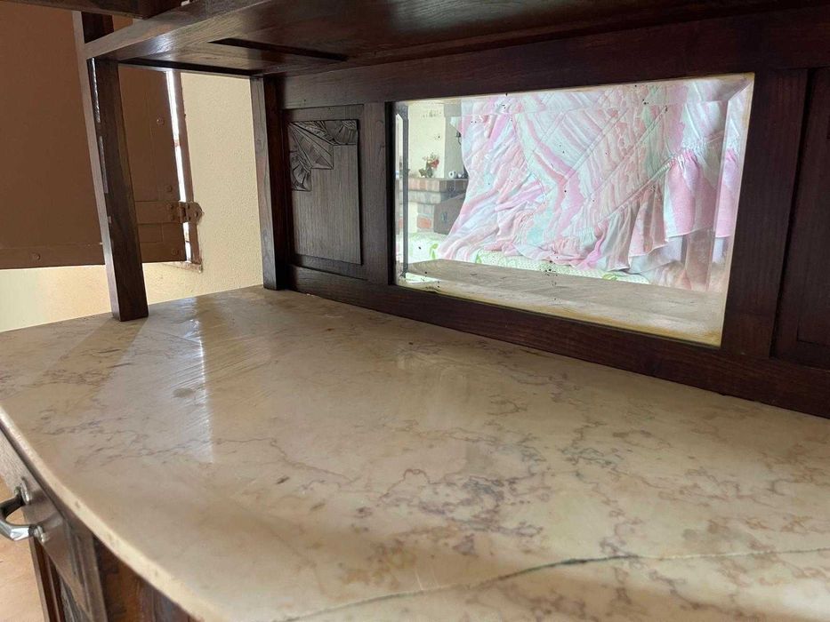 Armario para louça de madeira e pedra