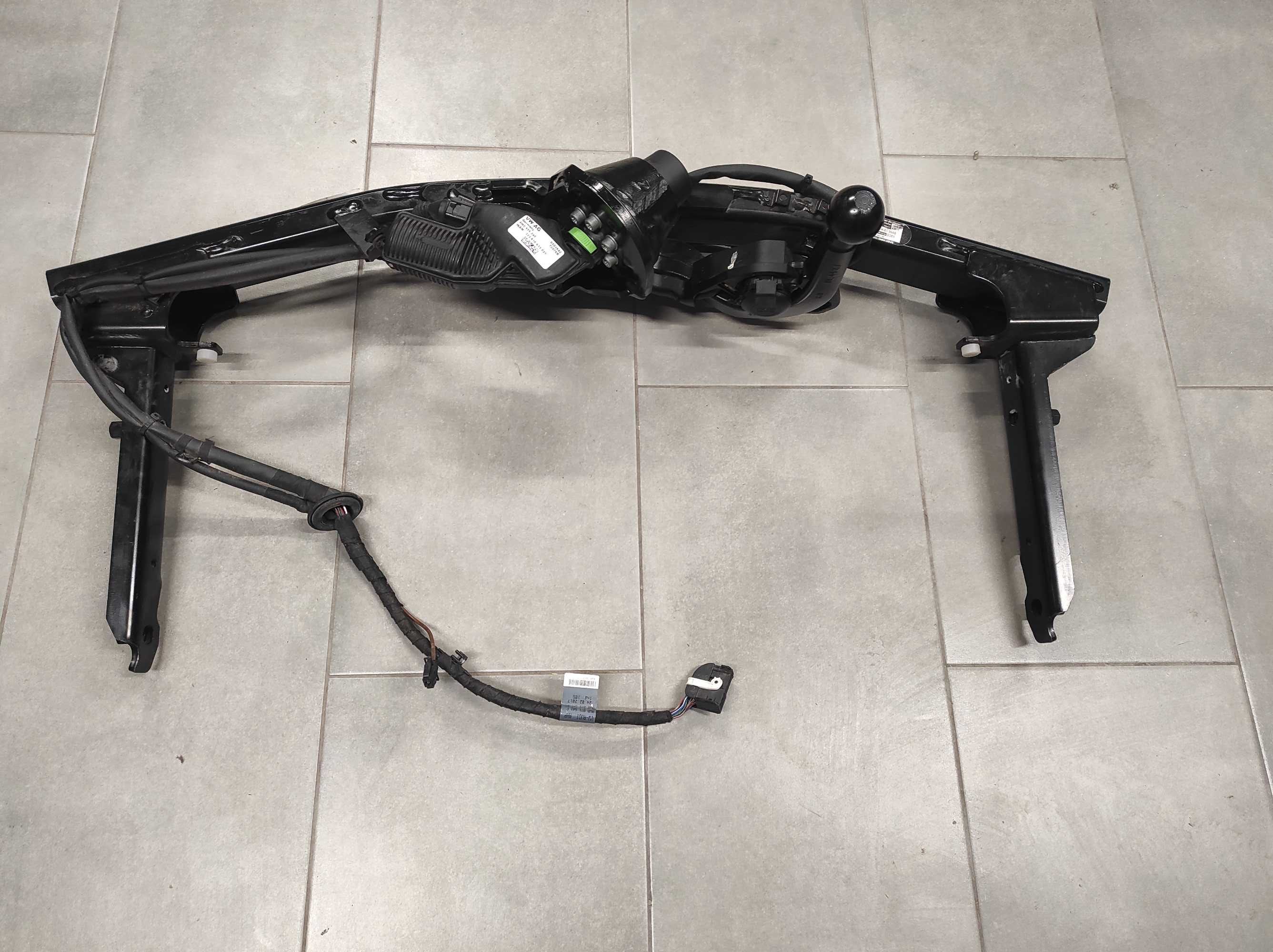Nowy Oryginalny Hak Holowniczy AUDI A4 B9