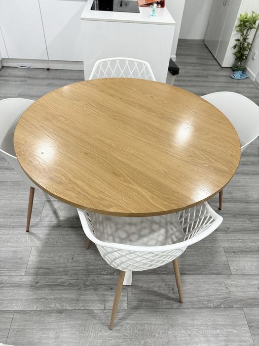 Mesa redonda + 4 cadeiras